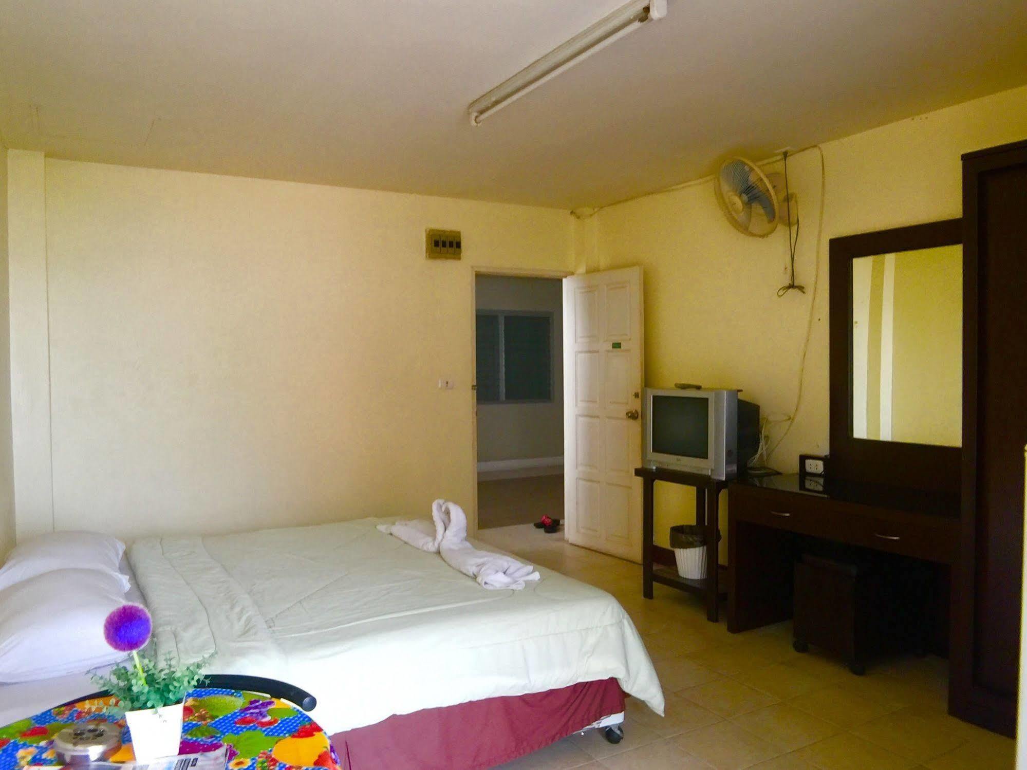 Ekkamon Apartment Phuket Esterno foto