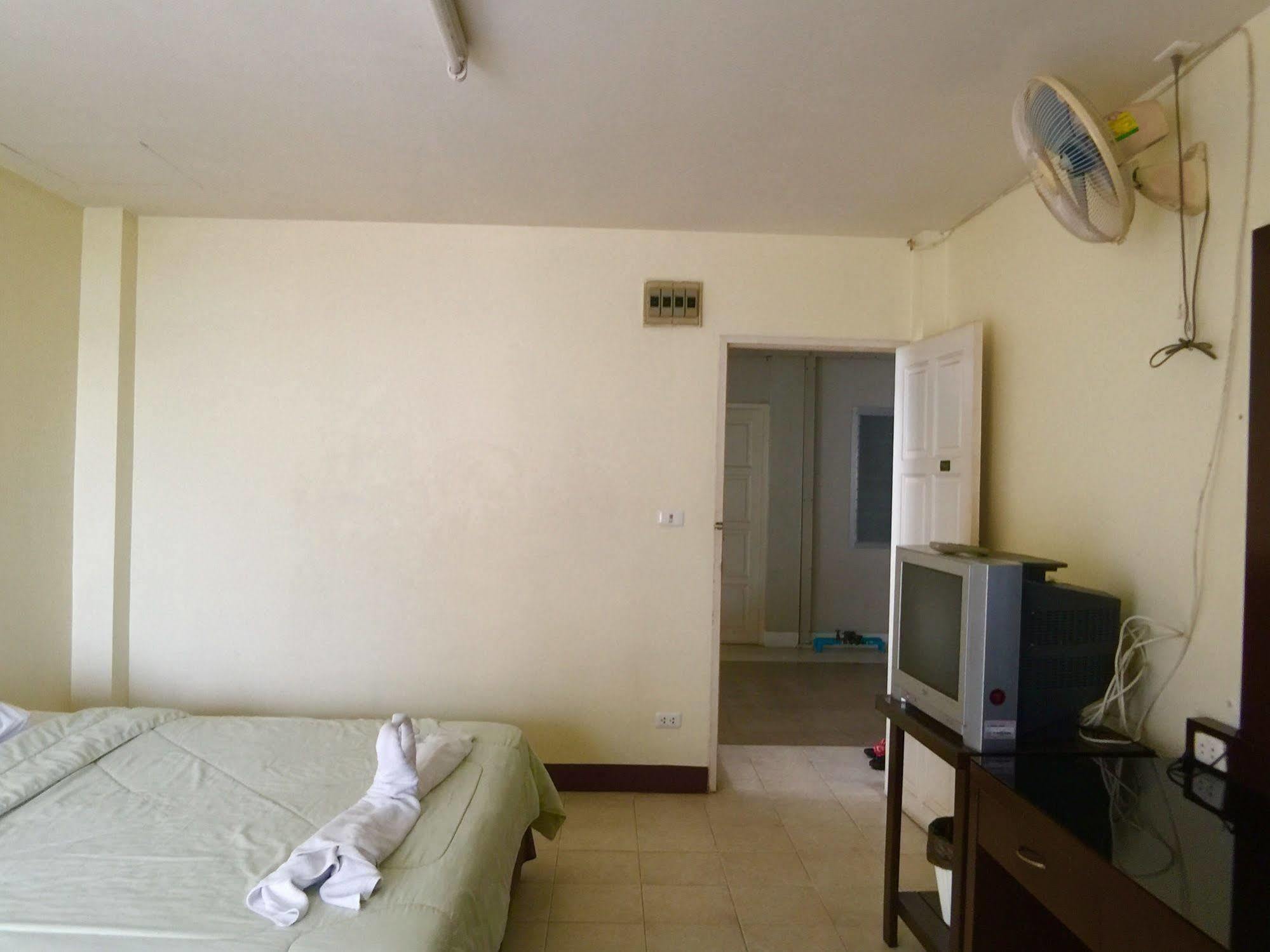 Ekkamon Apartment Phuket Esterno foto